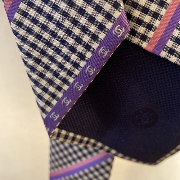 COPY - Chanel Silk Tie - Picture 3 of 16